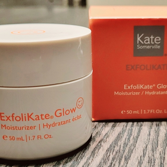 NIB ExfoliKate Glow Moisturizer - Picture 1 of 7